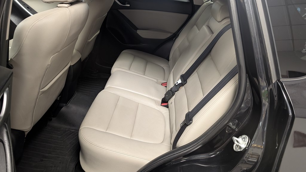 Photo 21 of this MAZDA CX-5