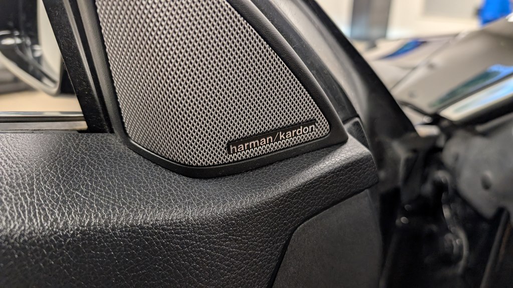 Photo 26 of this MERCEDES-BENZ E-CLASS