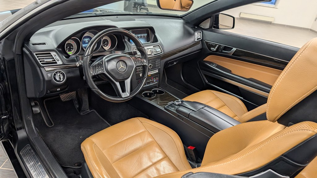 Photo 23 of this MERCEDES-BENZ E-CLASS