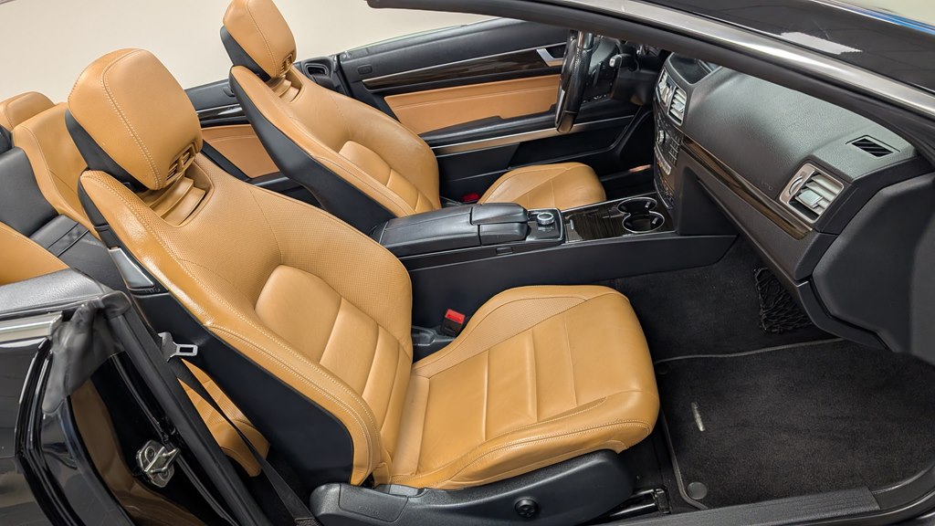 Photo 24 of this MERCEDES-BENZ E-CLASS
