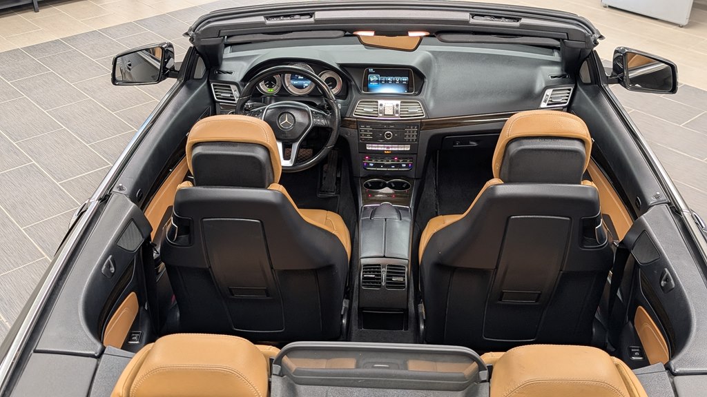 Photo 27 of this MERCEDES-BENZ E-CLASS