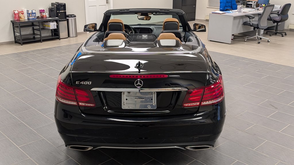 Photo 12 of this MERCEDES-BENZ E-CLASS