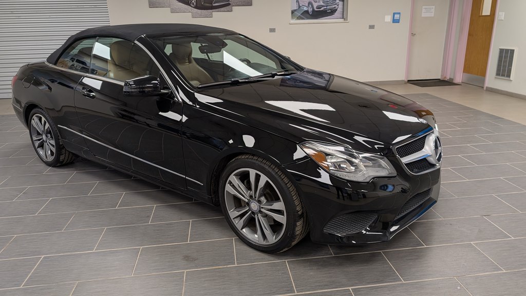 Photo 3 of this MERCEDES-BENZ E-CLASS