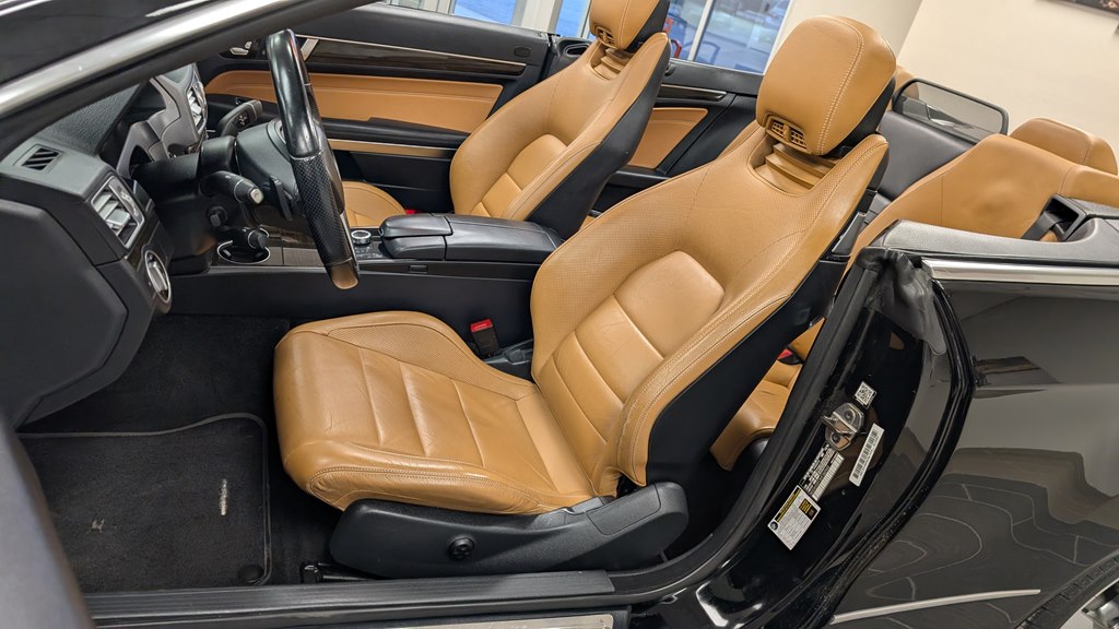 Photo 25 of this MERCEDES-BENZ E-CLASS