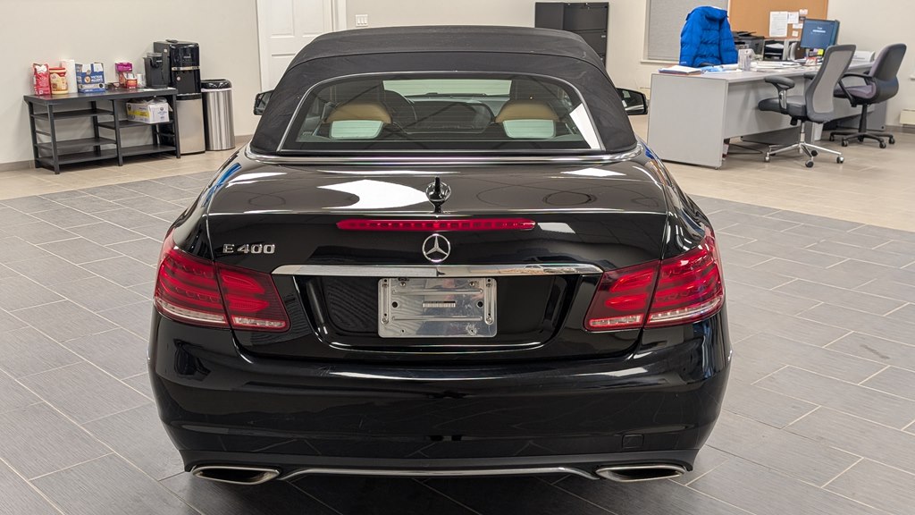 Photo 11 of this MERCEDES-BENZ E-CLASS