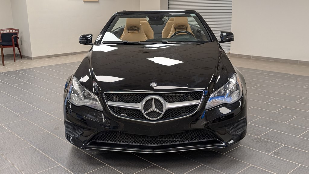 Photo 14 of this MERCEDES-BENZ E-CLASS