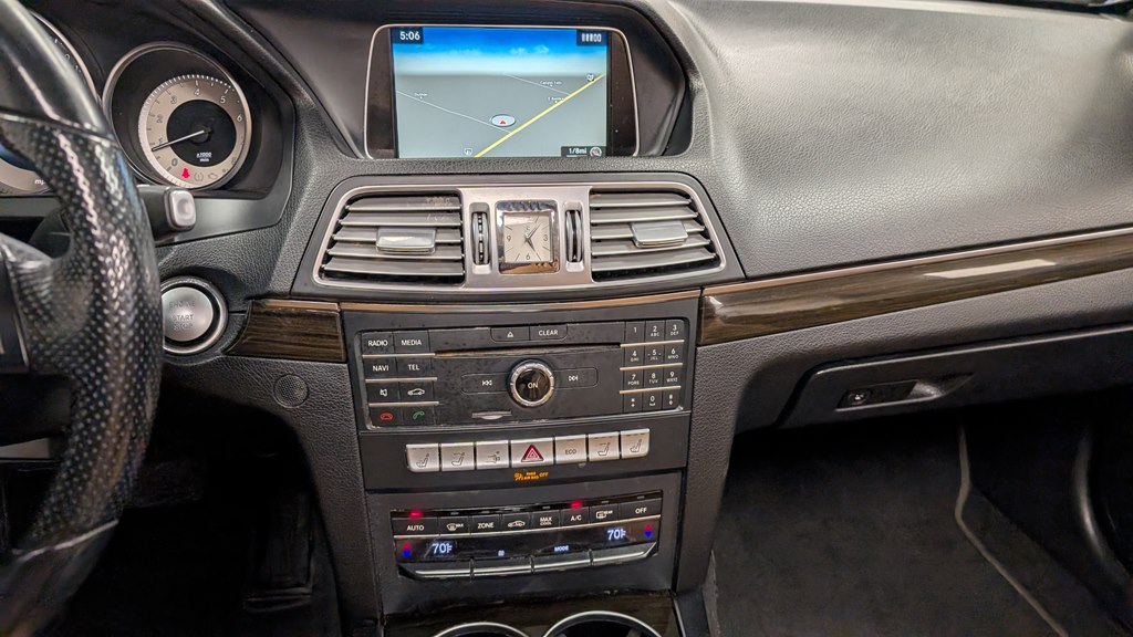 Photo 20 of this MERCEDES-BENZ E-CLASS