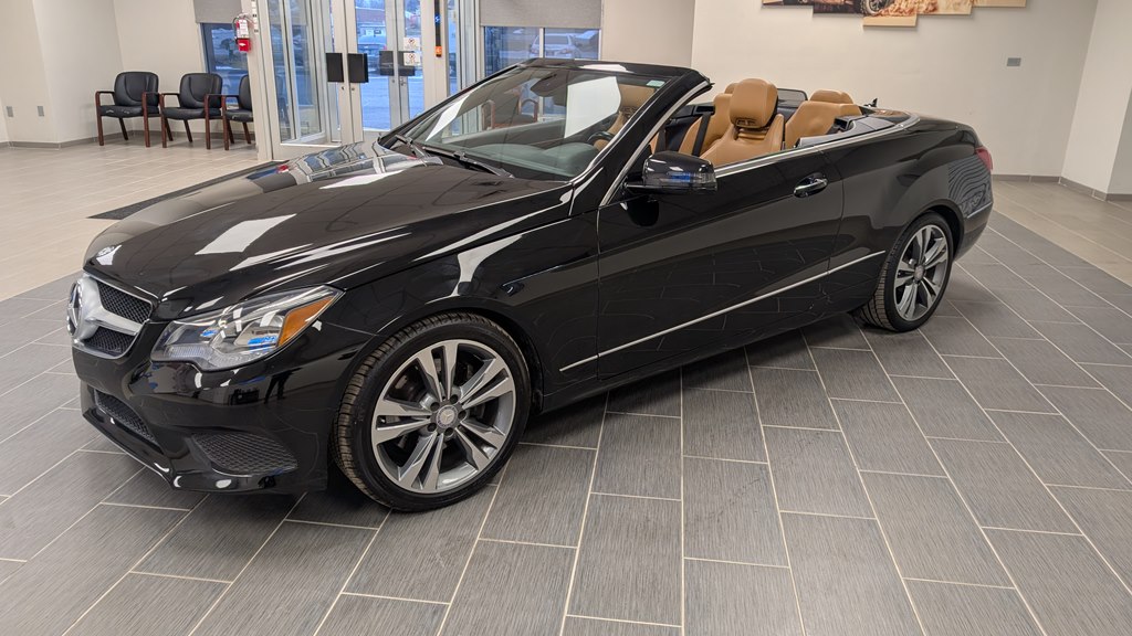 Photo 2 of this MERCEDES-BENZ E-CLASS