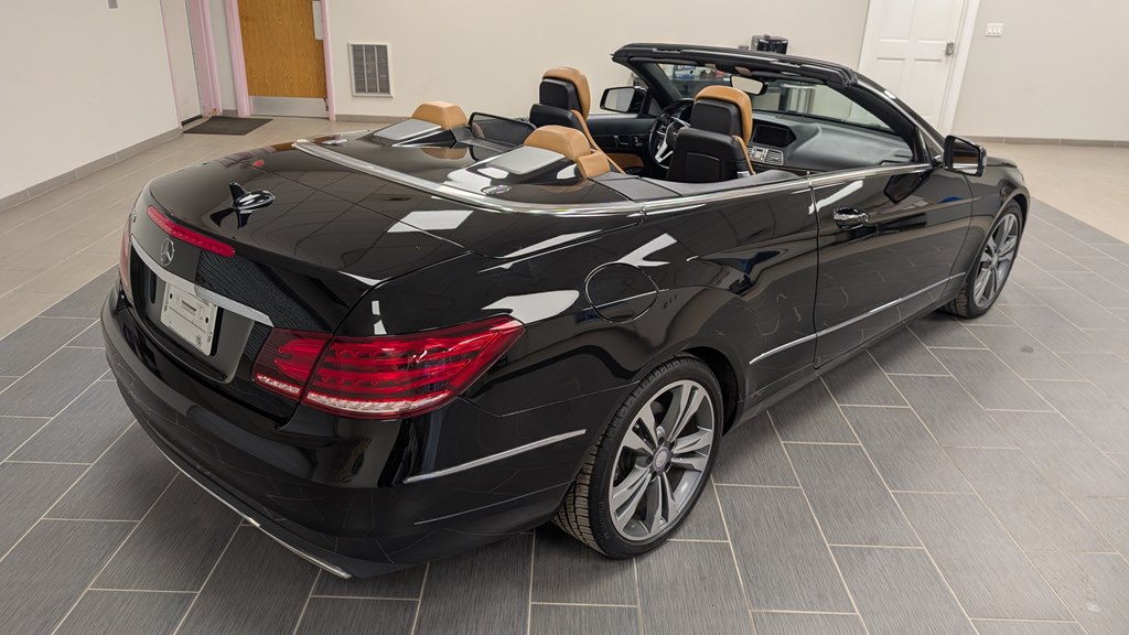 Photo 6 of this MERCEDES-BENZ E-CLASS