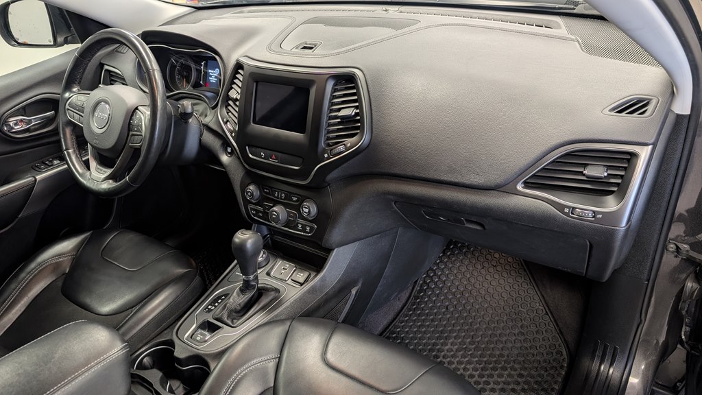 Photo 16 of this JEEP CHEROKEE