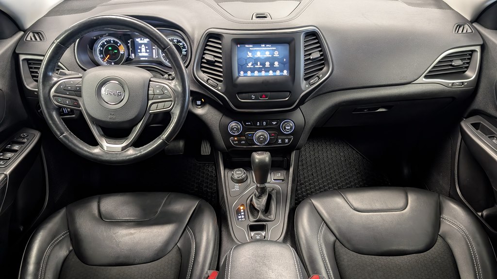Photo 9 of this JEEP CHEROKEE