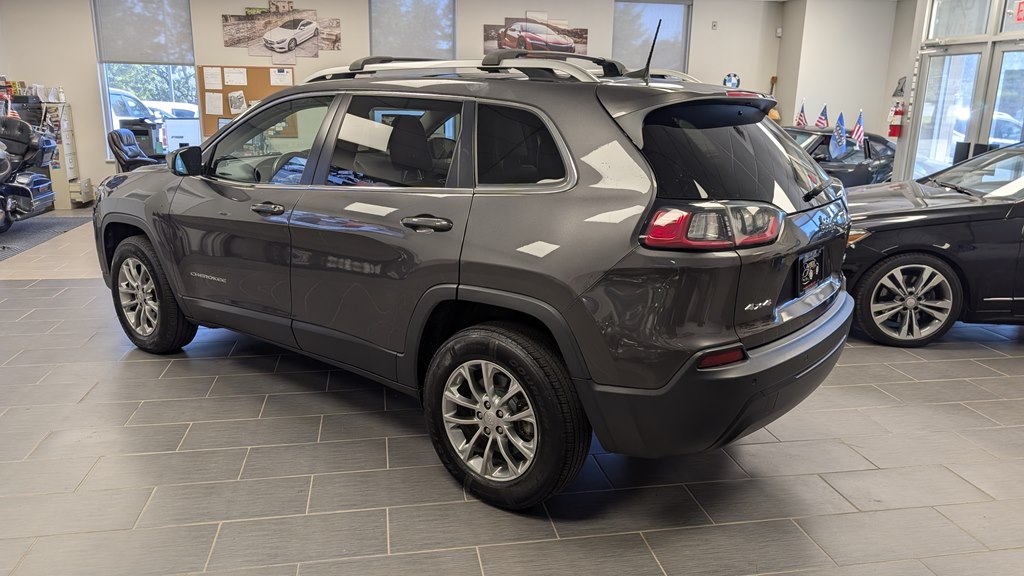 Photo 3 of this JEEP CHEROKEE