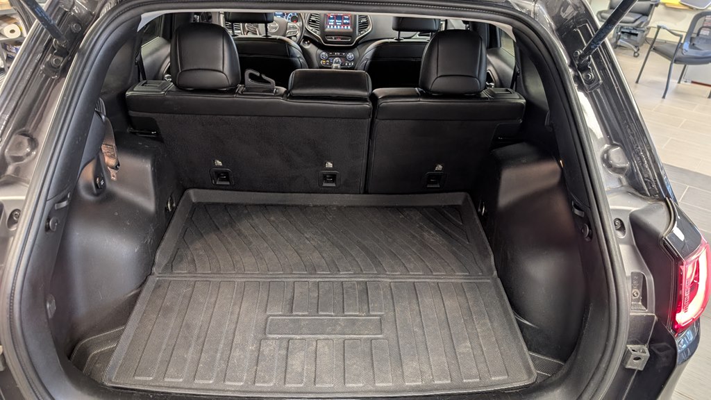 Photo 25 of this JEEP CHEROKEE