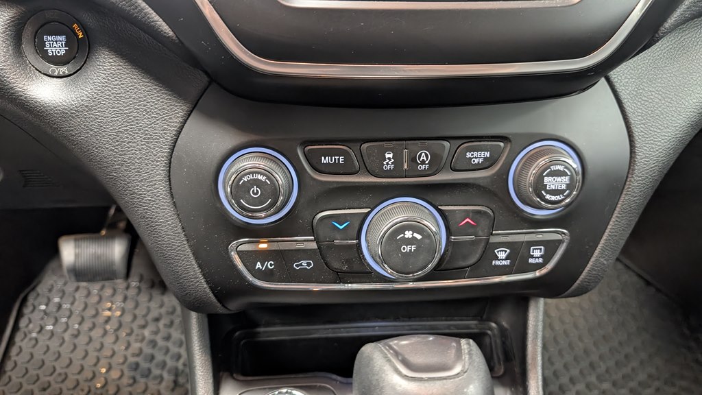 Photo 14 of this JEEP CHEROKEE
