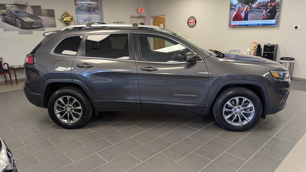 Photo 8 of this JEEP CHEROKEE