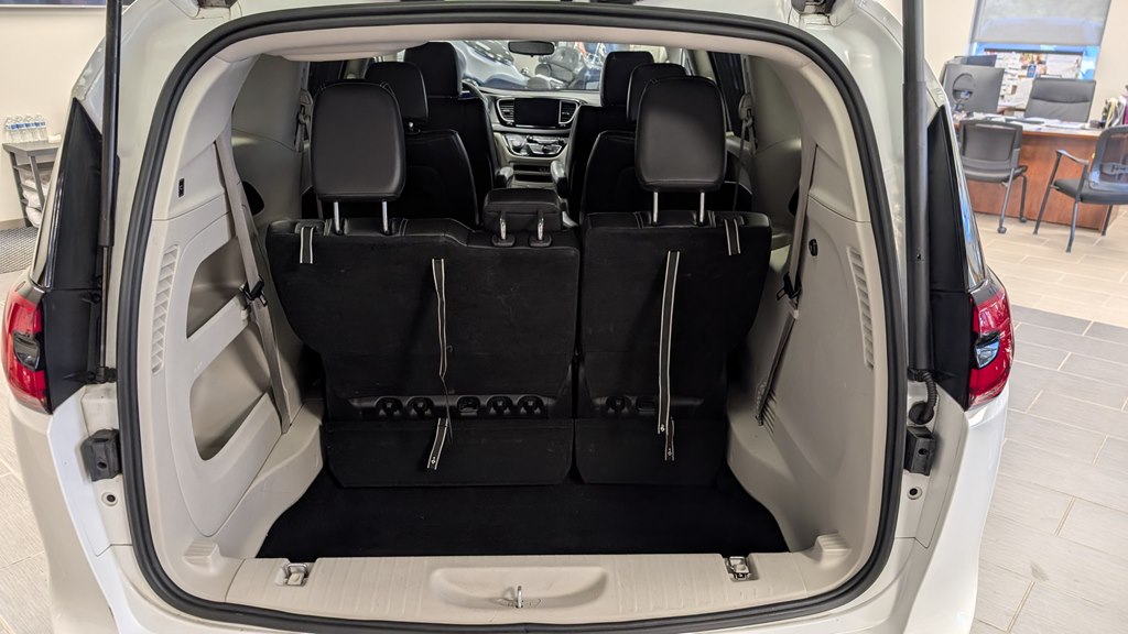 Photo 28 of this CHRYSLER PACIFICA