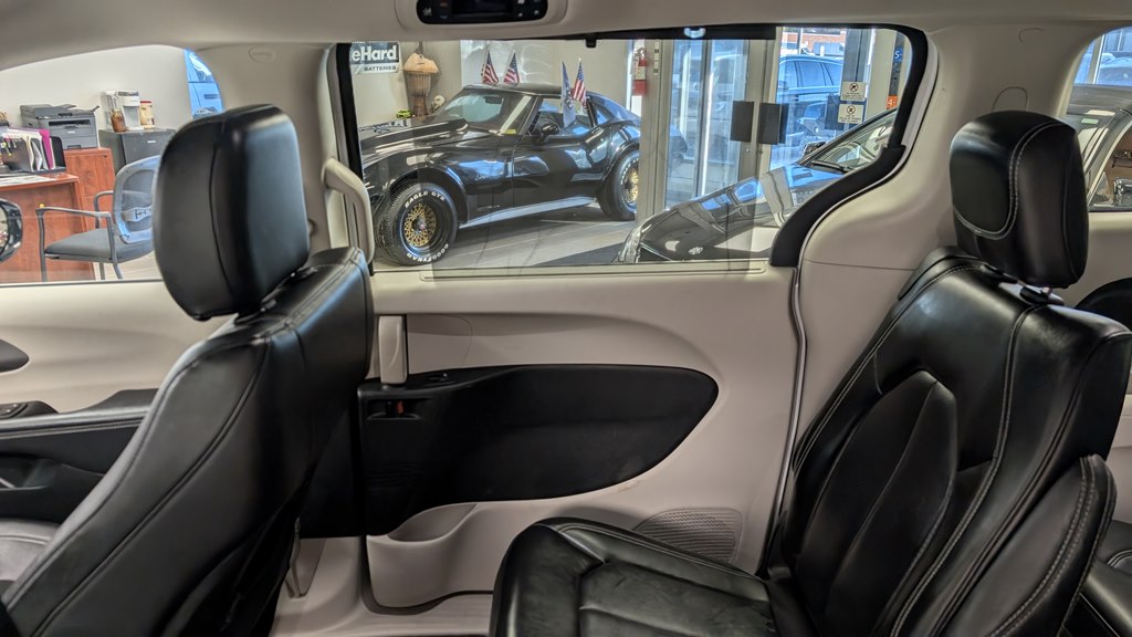 Photo 26 of this CHRYSLER PACIFICA