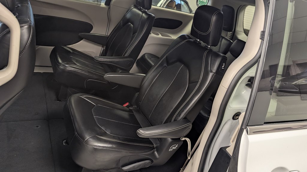 Photo 20 of this CHRYSLER PACIFICA