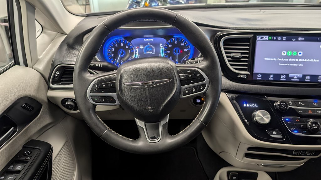 Photo 11 of this CHRYSLER PACIFICA