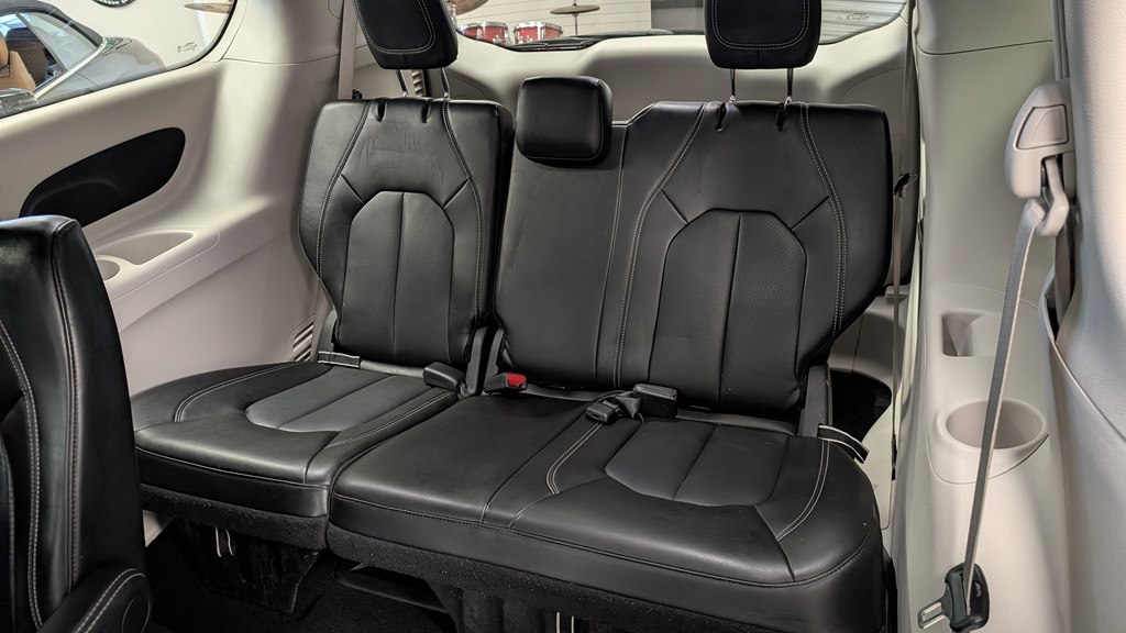 Photo 22 of this CHRYSLER PACIFICA