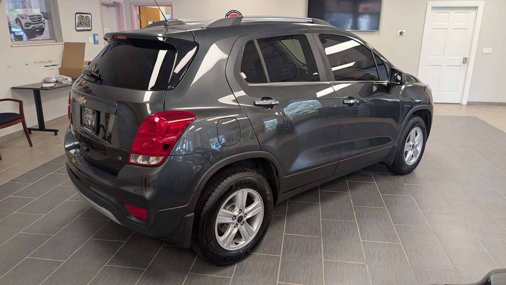 Photo 3 of this CHEVROLET TRAX