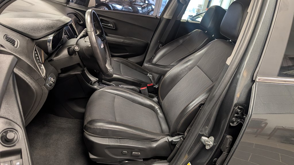 Photo 18 of this CHEVROLET TRAX