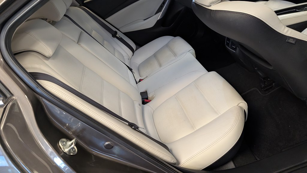 Photo 23 of this MAZDA MAZDA6