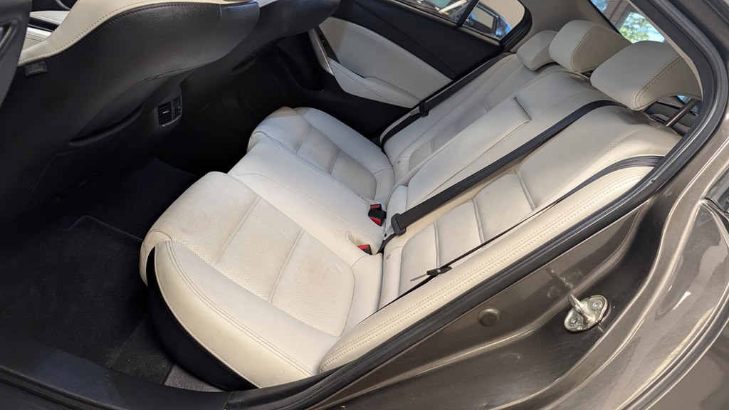 Photo 22 of this MAZDA MAZDA6