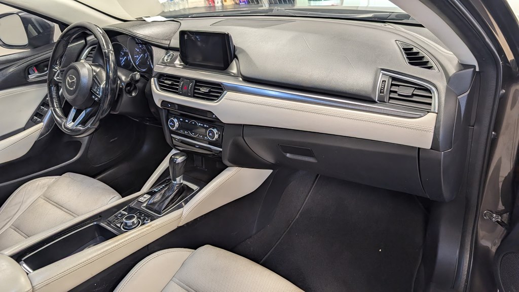 Photo 19 of this MAZDA MAZDA6