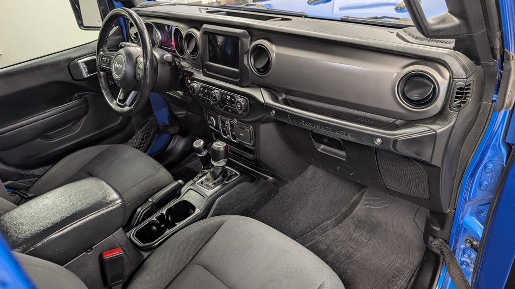 Photo 18 of this JEEP WRANGLER UNLIMI