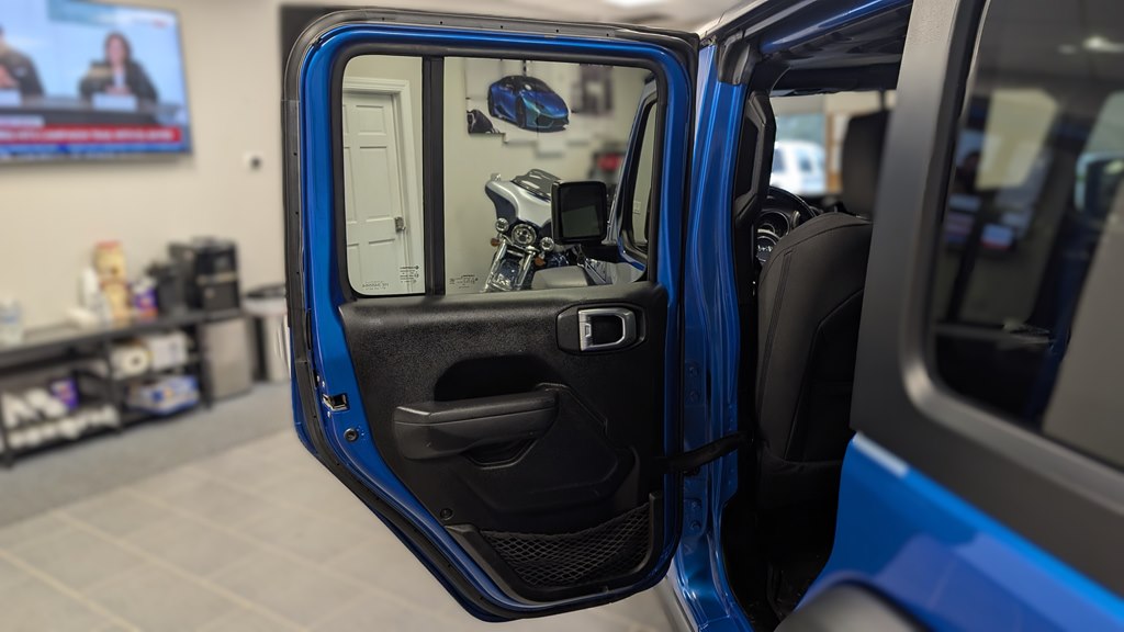 Photo 25 of this JEEP WRANGLER UNLIMI