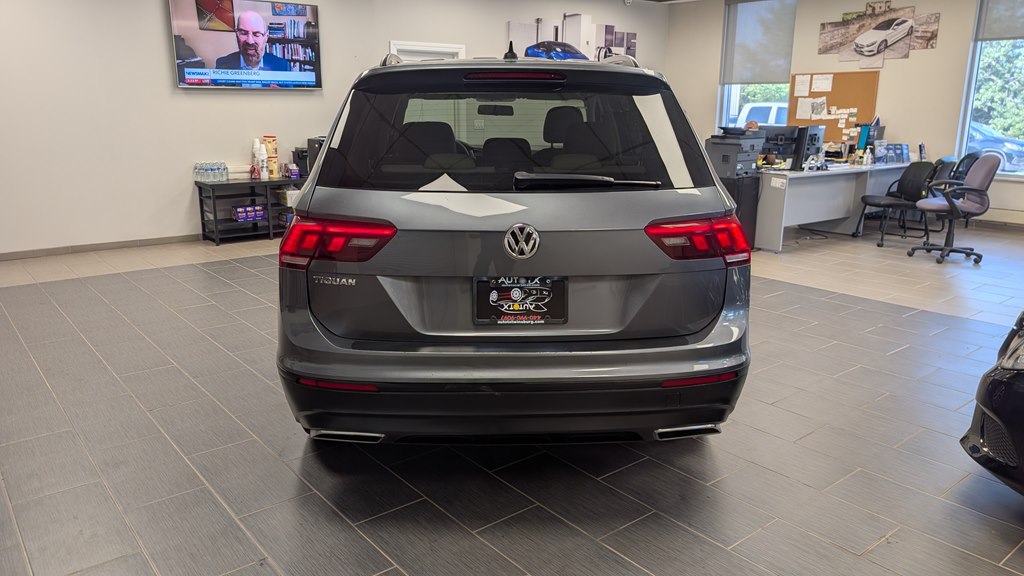 Photo 5 of this VOLKSWAGEN TIGUAN
