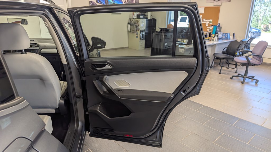 Photo 24 of this VOLKSWAGEN TIGUAN