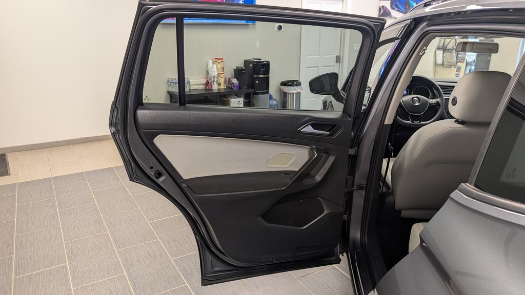 Photo 23 of this VOLKSWAGEN TIGUAN