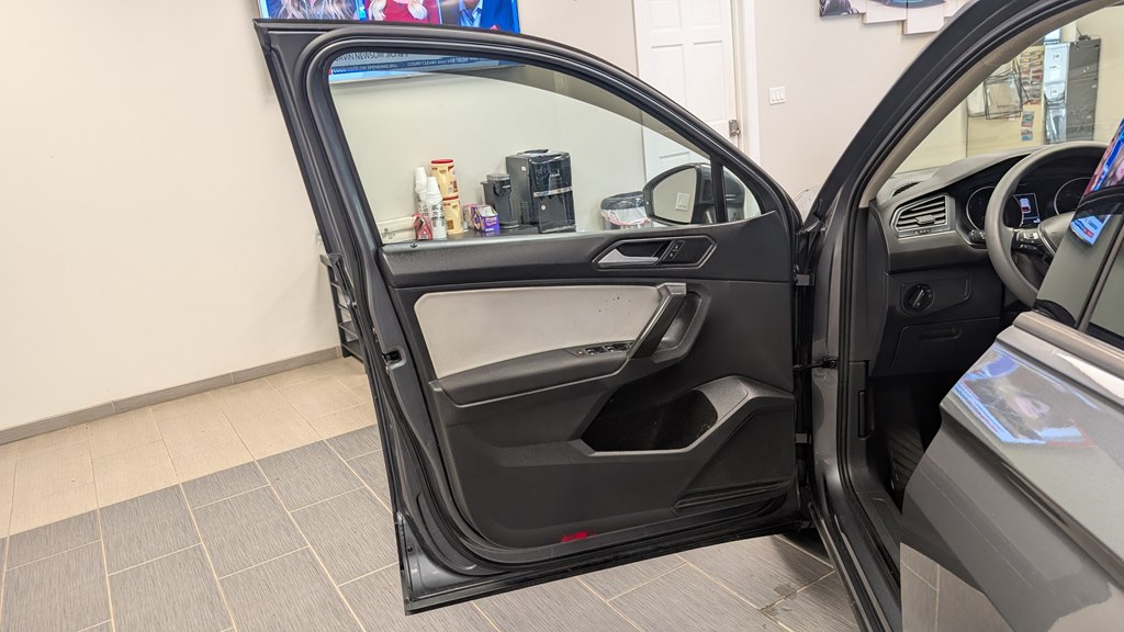 Photo 21 of this VOLKSWAGEN TIGUAN