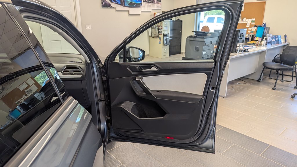 Photo 22 of this VOLKSWAGEN TIGUAN