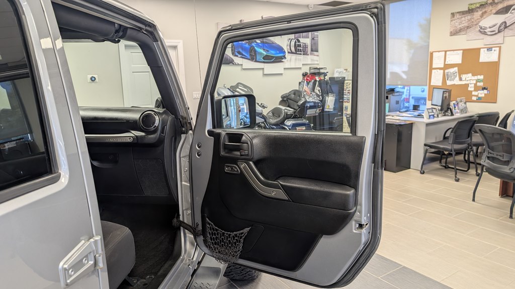 Photo 22 of this JEEP WRANGLER UNLIMI