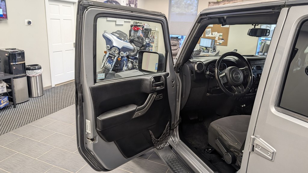Photo 21 of this JEEP WRANGLER UNLIMI