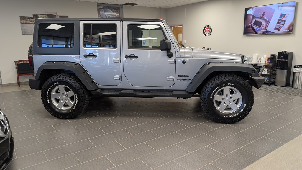 Photo 8 of this JEEP WRANGLER UNLIMI