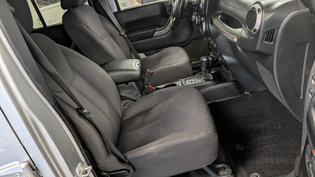 Photo 18 of this JEEP WRANGLER UNLIMI