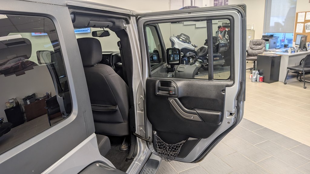 Photo 24 of this JEEP WRANGLER UNLIMI