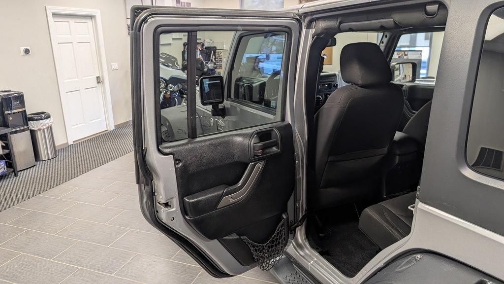 Photo 23 of this JEEP WRANGLER UNLIMI