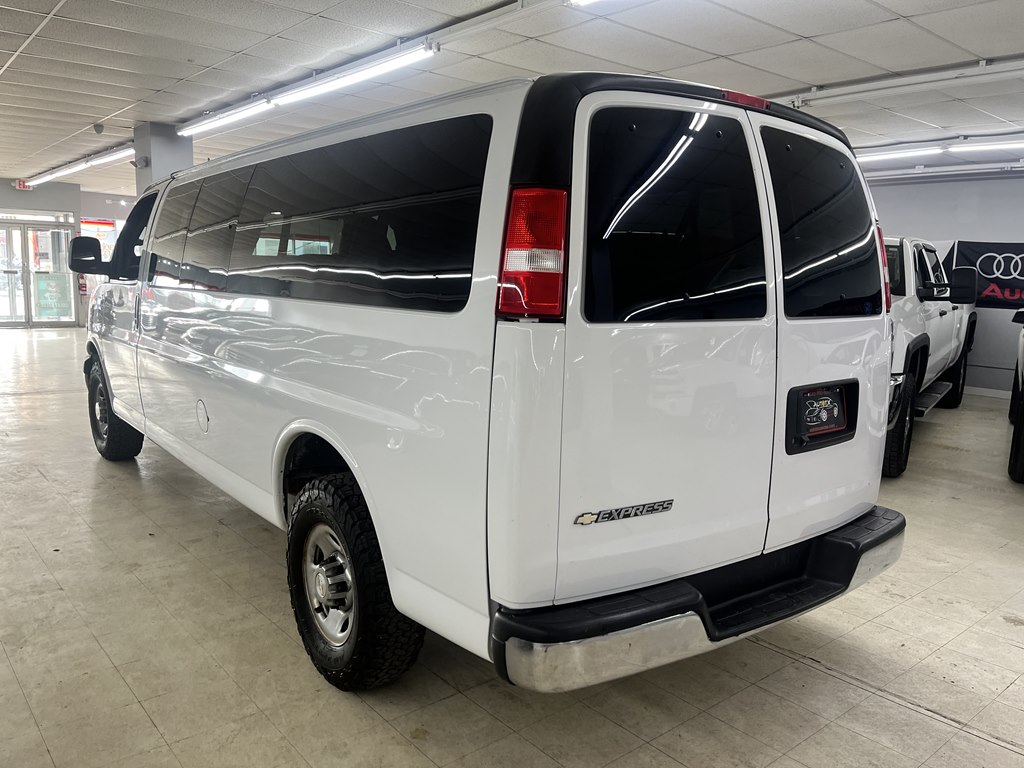 Photo 4 of this CHEVROLET EXPRESS