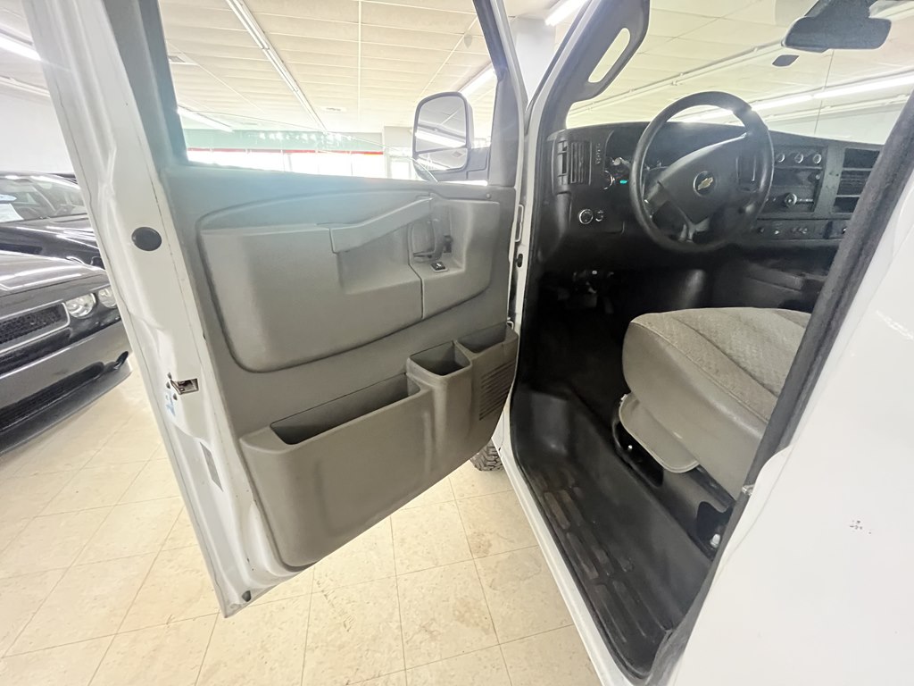 Photo 16 of this CHEVROLET EXPRESS