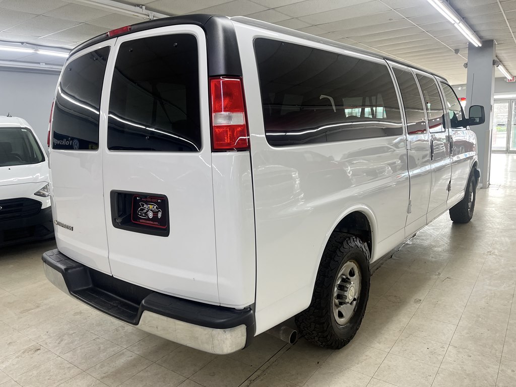 Photo 3 of this CHEVROLET EXPRESS