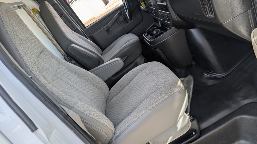 Photo 12 of this GMC SAVANA