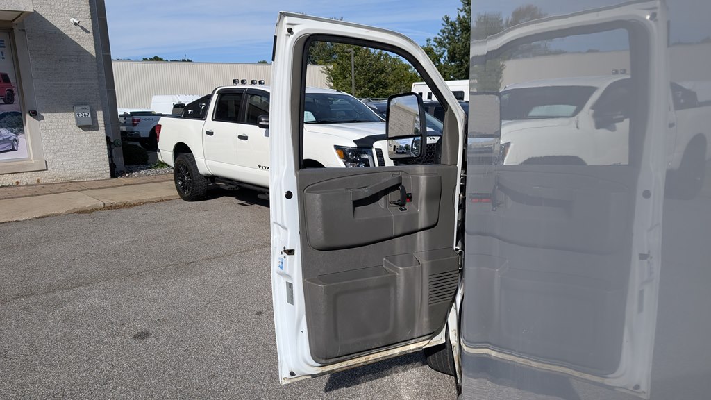 Photo 21 of this GMC SAVANA