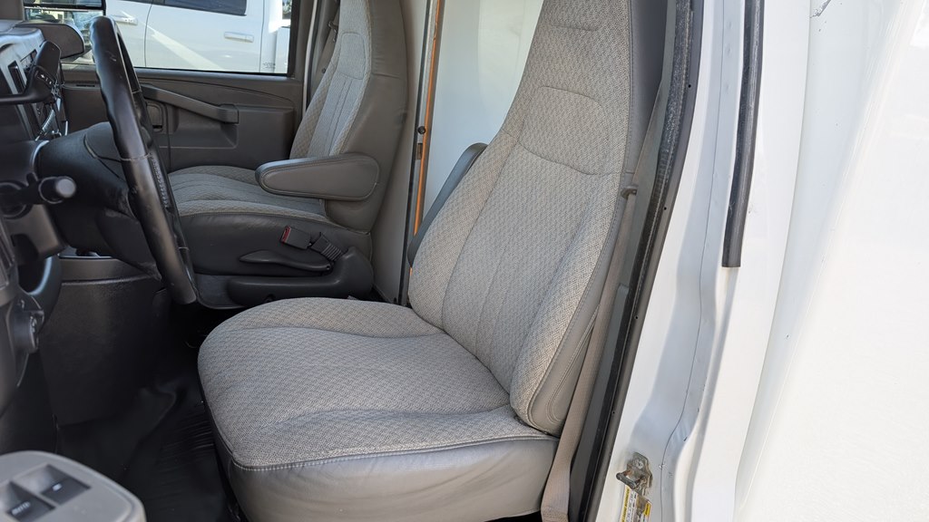 Photo 11 of this GMC SAVANA