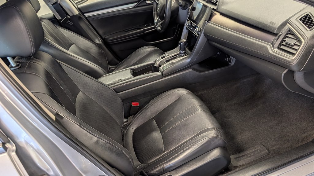 Photo 21 of this HONDA CIVIC