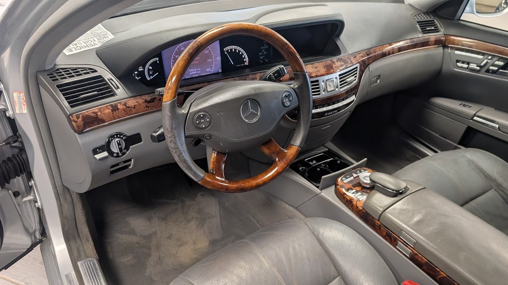 Photo 16 of this MERCEDES-BENZ S-CLASS